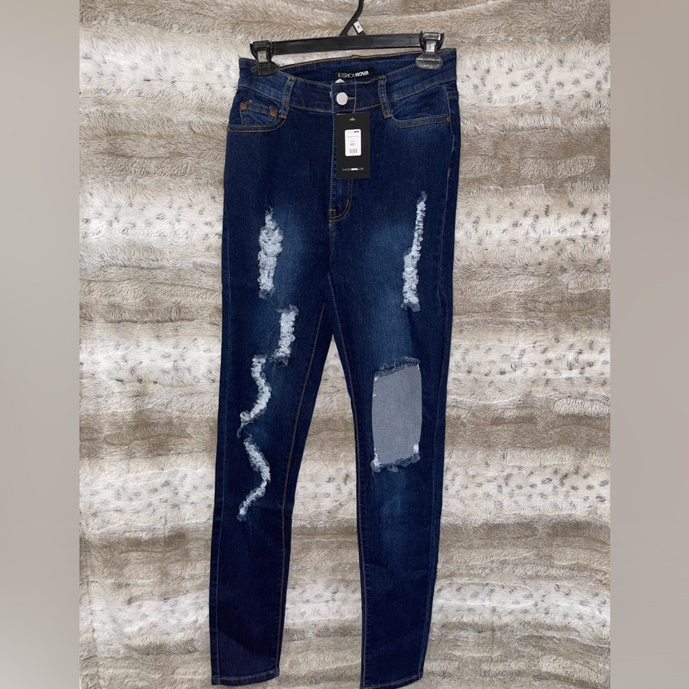 Brand new Fashion Nova skinny jeans with tag. Size 7